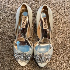 Elegant heels with a shine!